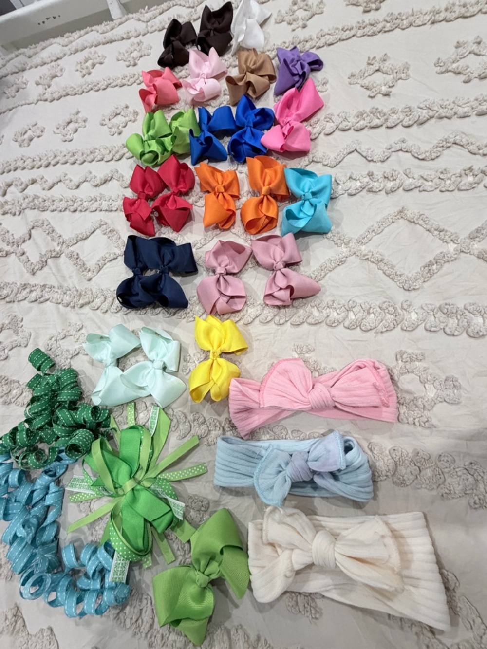 Multi-Color Girls Hair Bow Set — Assorted Ribbon Clips - Picture 6 of 6